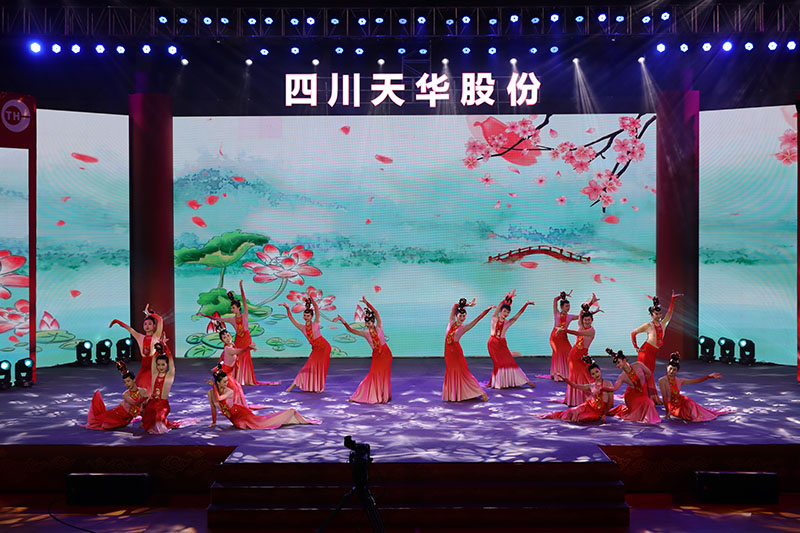 08 舞蹈：宏图锦鲤.jpg